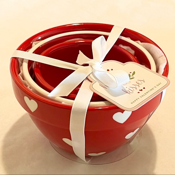 Terramoto Ceramic Other - Terramoto Ceramic Hearts & Kisses Set of 3 Nesting Bowls Red/White